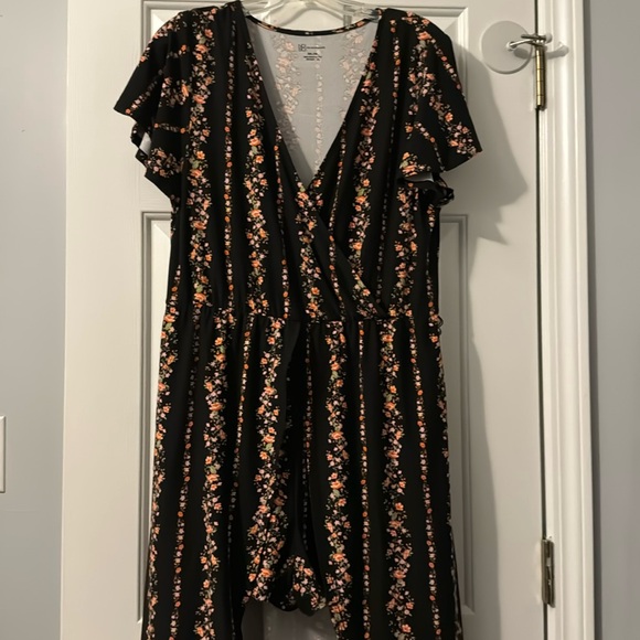 Cute floral romper/dress XXL (19) black floral - Picture 12 of 14